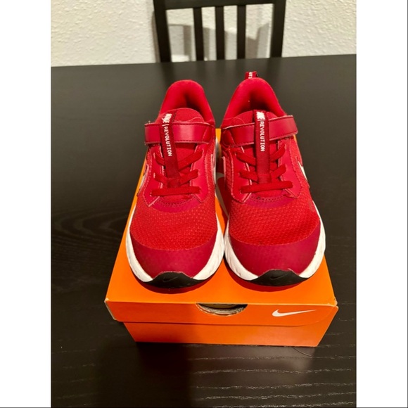 NOT FOR SALE- Boys Nike Revolution 5 Sneakers - Picture 4 of 8